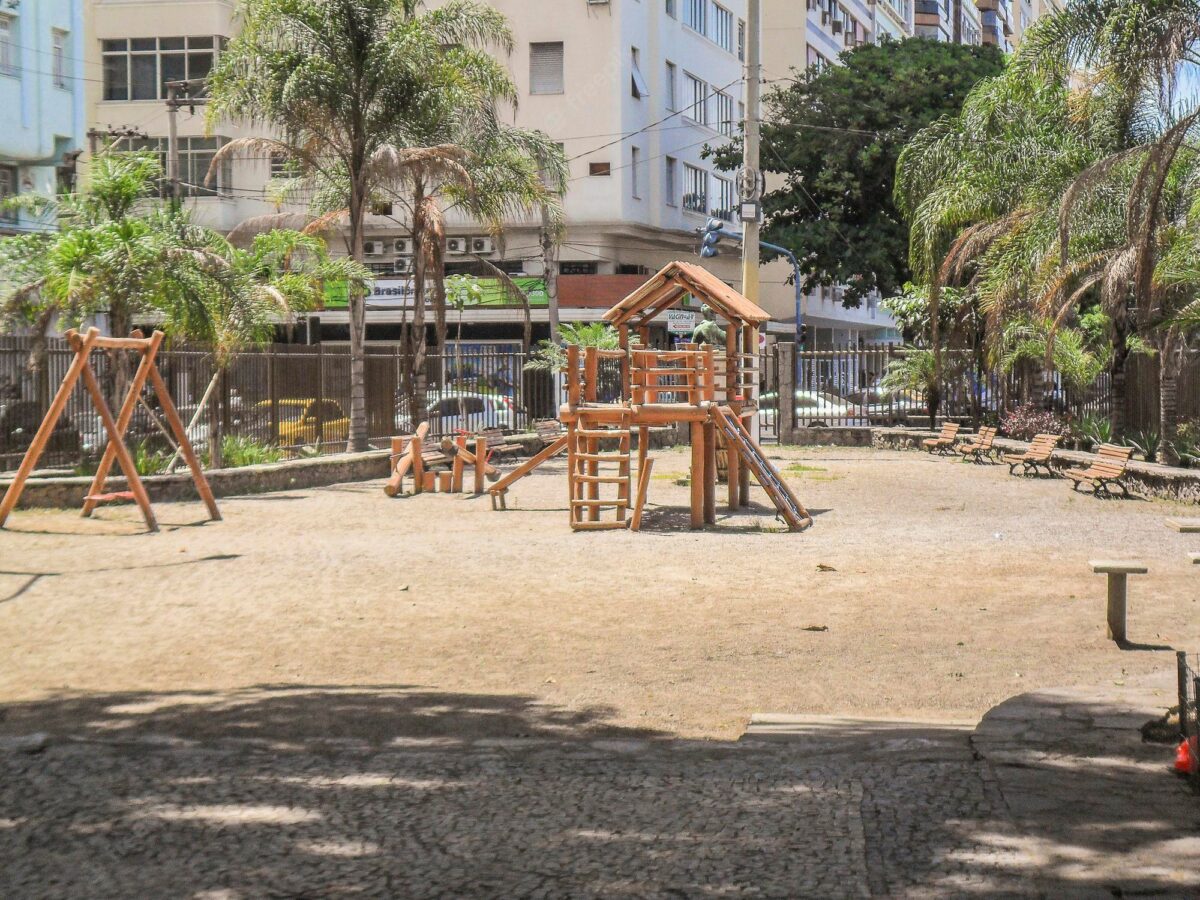 praca-getulio-vargas-em-niteroi-rio-de-janeiro-brasil-01-de-janeiro-de-2010-praca-getulio-vargas-no-bairro-de-niteroi-no-rio-de-janeiro-brasil_63139-1641