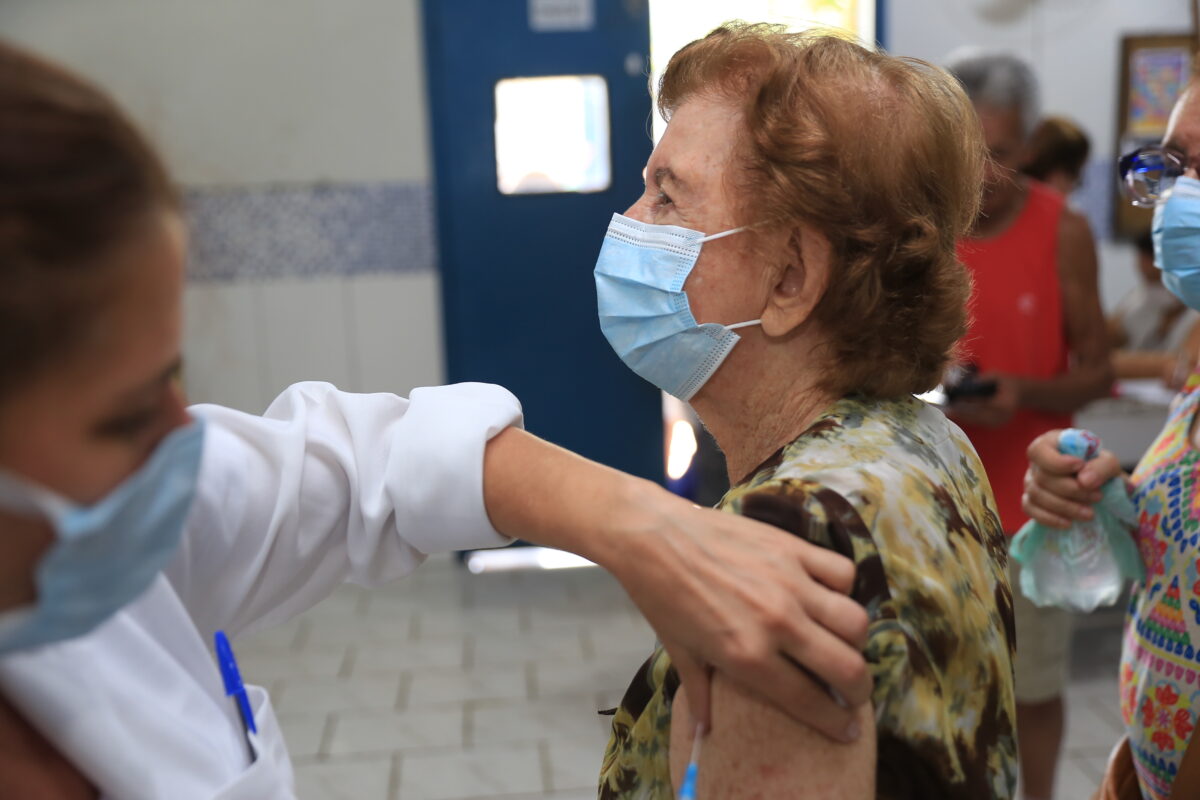 2023 02 27 - Início da vacinação com a Pfizer bivalente - Alex Ramos (8)