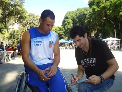 Foto_02_Escoteiros_realiza_pesquisa_com_atleta_da_Andef