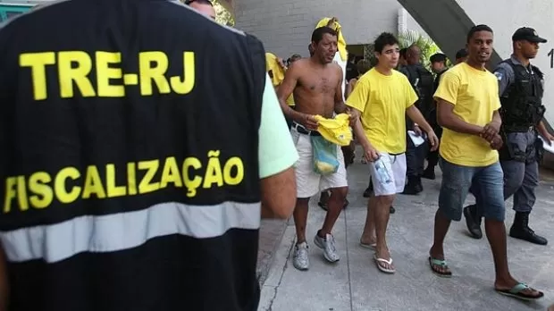 Parte-dos-presos-acusados-de-boca-de-urna-foram-levados-para-o-Maracanazinho-size-598