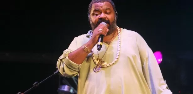 arlindo-cruz-se-apresenta-no-palco-bangu-do-viradao-carioca-na-noite-de-sexta-452012-1336238147861_615x300