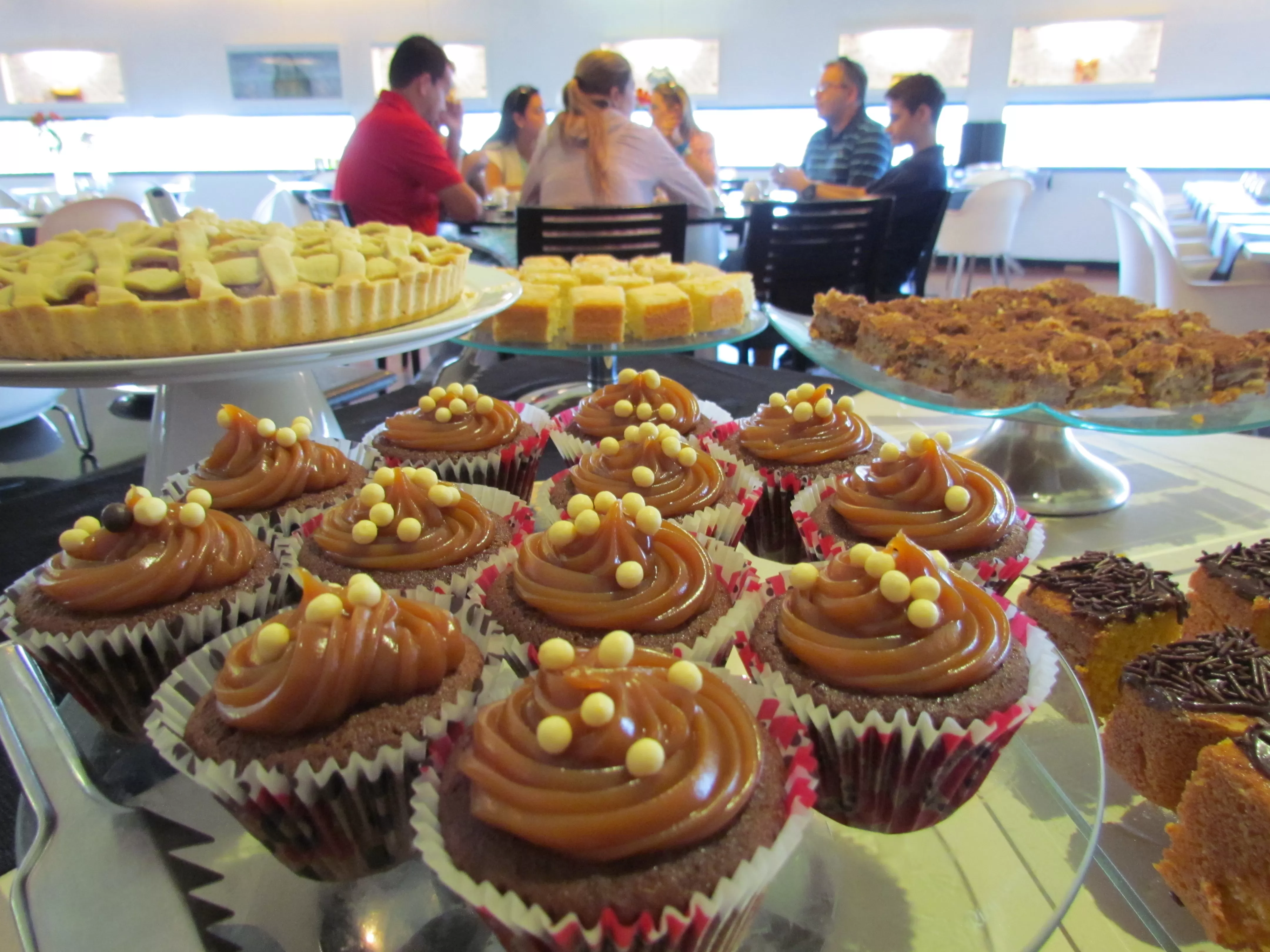 Dia das crianças com buffet de café da manhã e contação de histórias no Bistro MAC