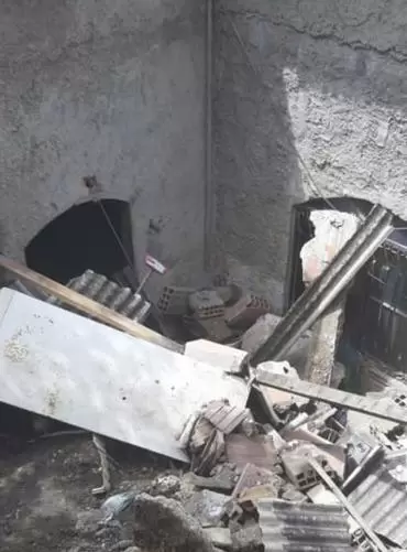 Casa desaba no Morro da Boa Esperança