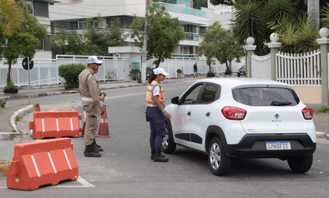 Berg-SilvaPraias-fechadasItacoaticara