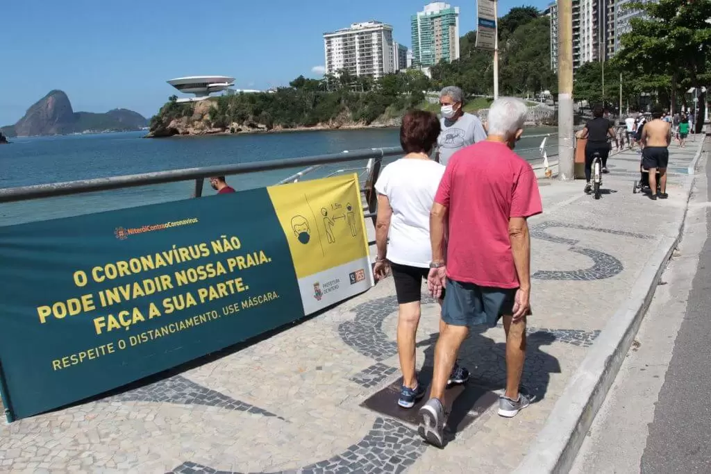 Covid-19-na-Praia-de-Icarai-Niteroi-Pedro-Conforte-2-1024x683-1