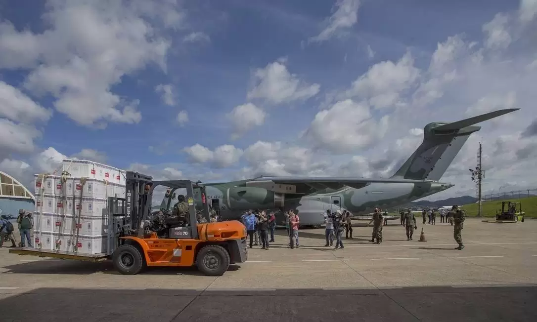 xVacinas-contra-a-Covid-19-sao-embarcadas-em-aeronaves-da-forca-aerea-brasileira.jpg.pagespeed.ic.nq10uhY79v