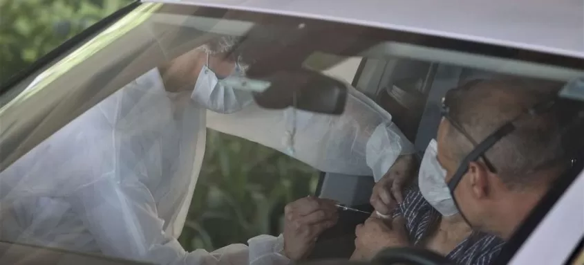 1_vacina_em_nit_-398935