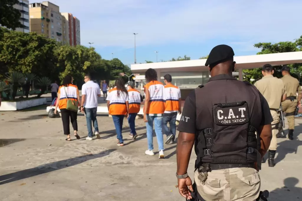 Luciana Carneiro - acao praca JK Niteroi (5)