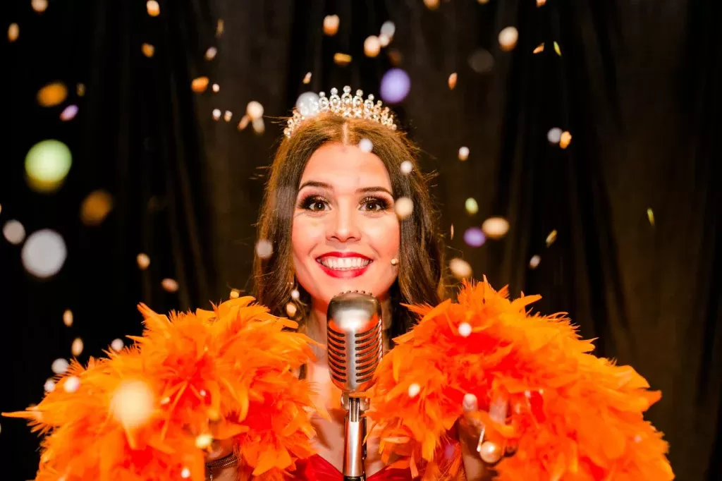 6 - Mona Vilardo