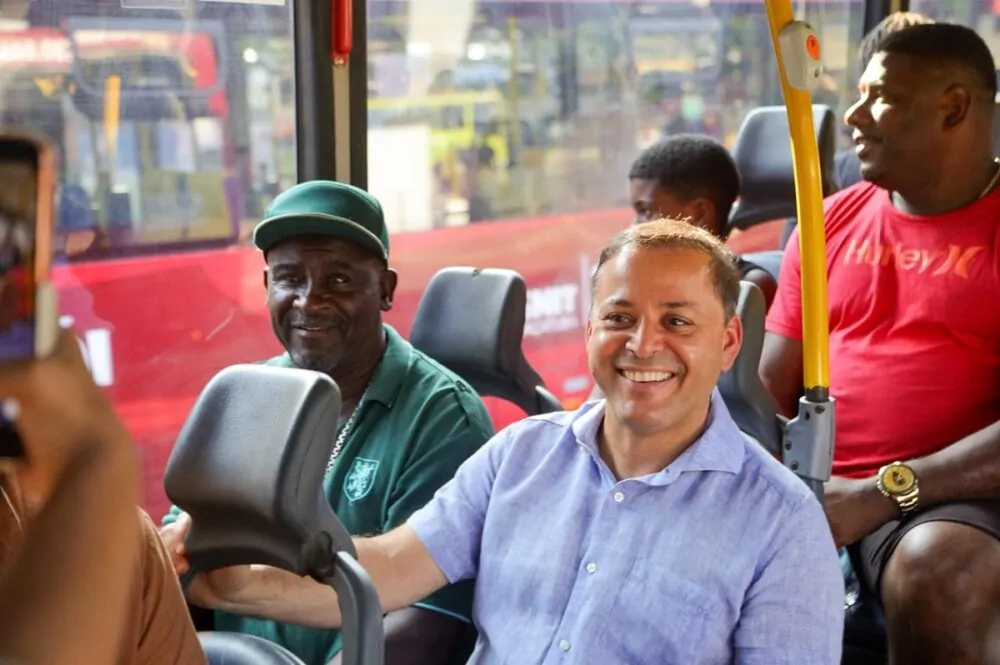Evelen-Gouvea-onibus